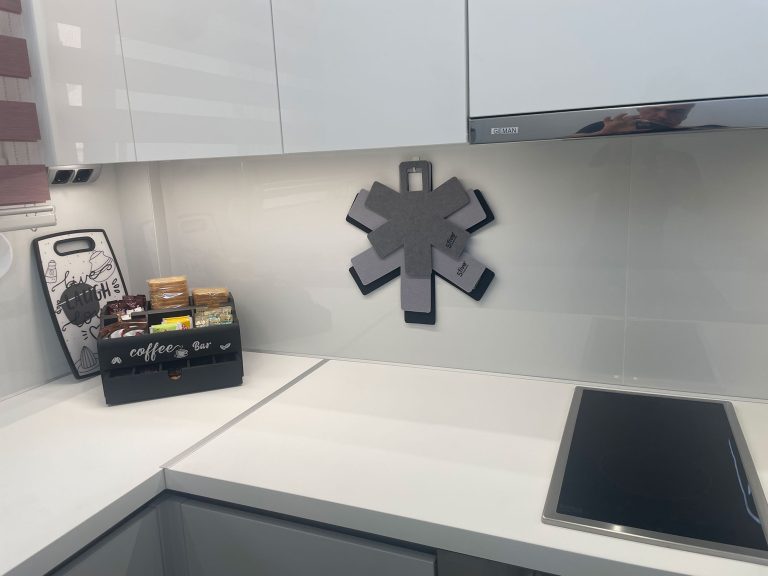 EC64422F-C60A-4C9A-A817-A2DB5FD36596-L0-001